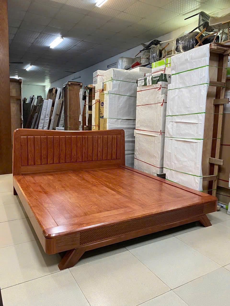Tilo - Địa chỉ mua giường 1m8x2m uy tín, chất lượng hàng đầu